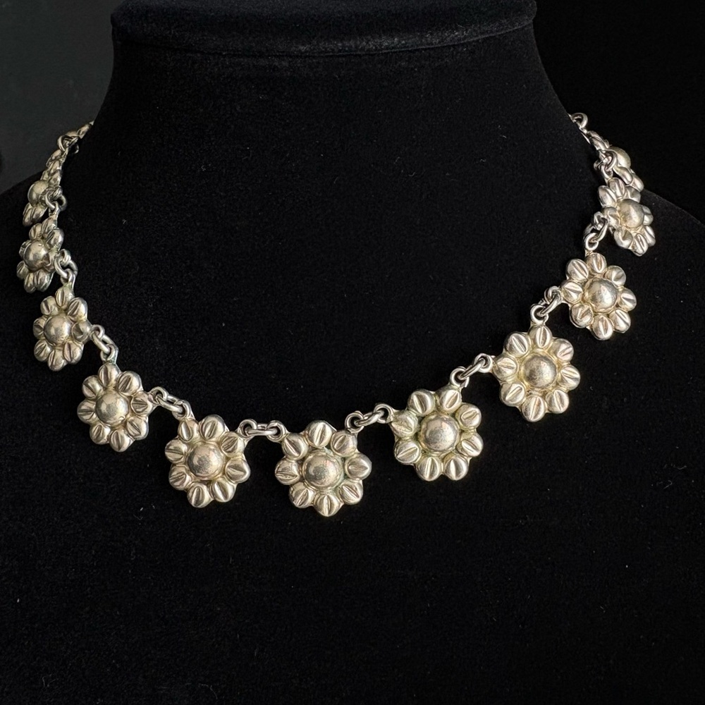 Vintage Sterling Silver chain link Daisy Floral Wreath Garland Necklace